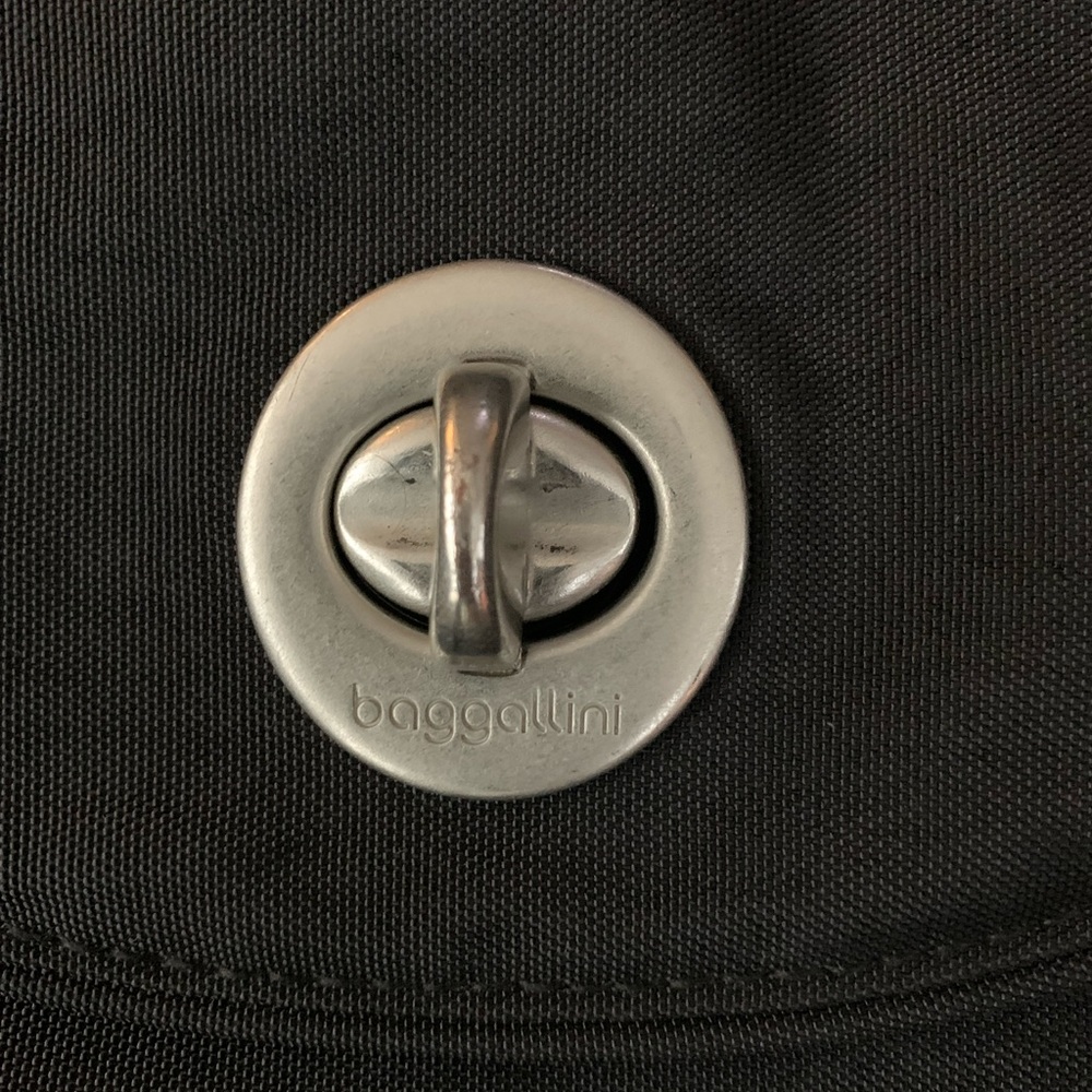 Baggallini crossbody nylon purse.